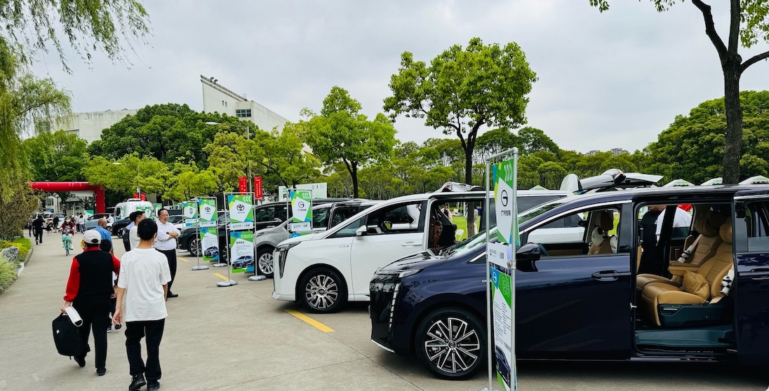 E直播“高校行”:上海大学站完美收官,新营销助力新汽车